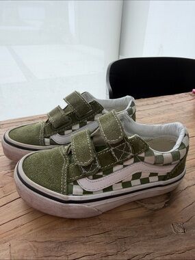 Vans Kids Checkerboard Velcro Sneakers in Olive Green and White